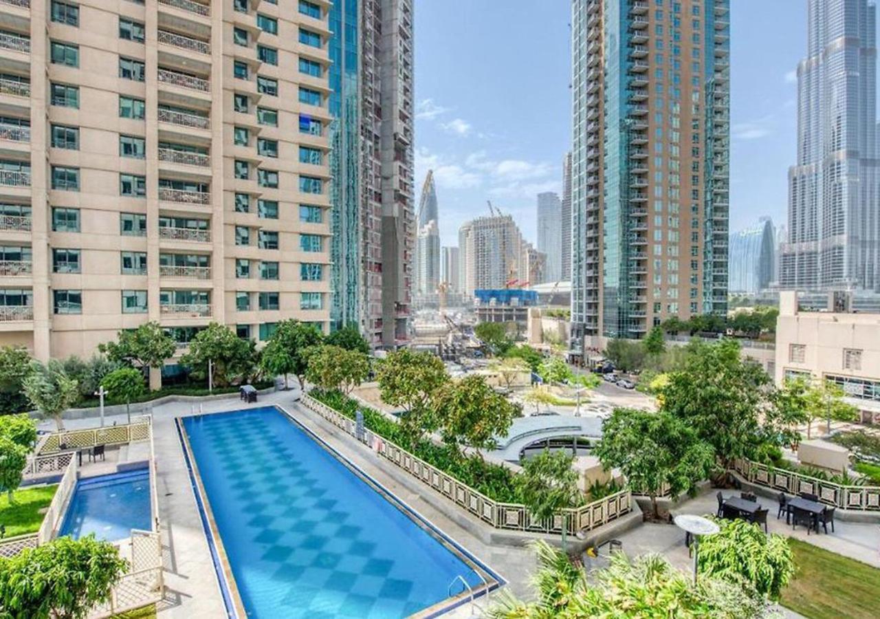 Signature Burj Khalifa View Residence Dubai Exterior foto